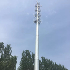 As telecomunicações Monopole de 15 medidores elevam-se em volta da construção de aço afilada do mastro