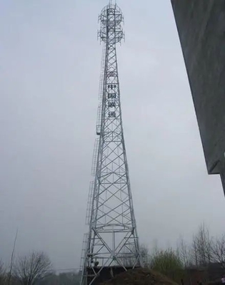 Torre de telecomunicações autossustentável galvanizada em aço angular Q345 Q235