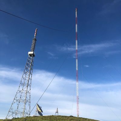 Autossuficiente torre de comunicação 3 tubular equipada com pernas