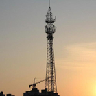 Torre equipada com pernas do Hdg 4 de uma comunicação das telecomunicações autossuficiente