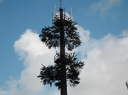 Uma comunicação do pinheiro da torre da pilha da camuflagem da comunidade